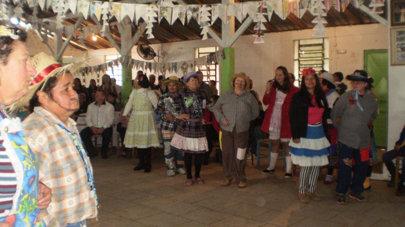 Secretaria de Assistência Social realiza festa junina